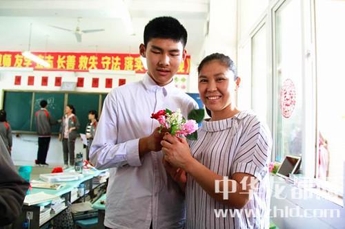 母親節(jié)，周口高中生這樣過！