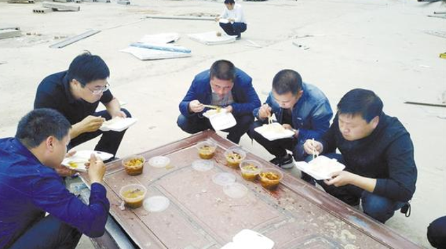 為了“創(chuàng)衛(wèi)”，他們蠻拼的