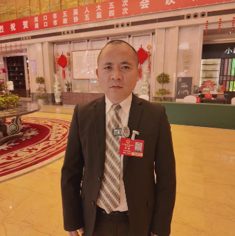 讓每個(gè)孩子身上有汗，眼里有光，一生向陽